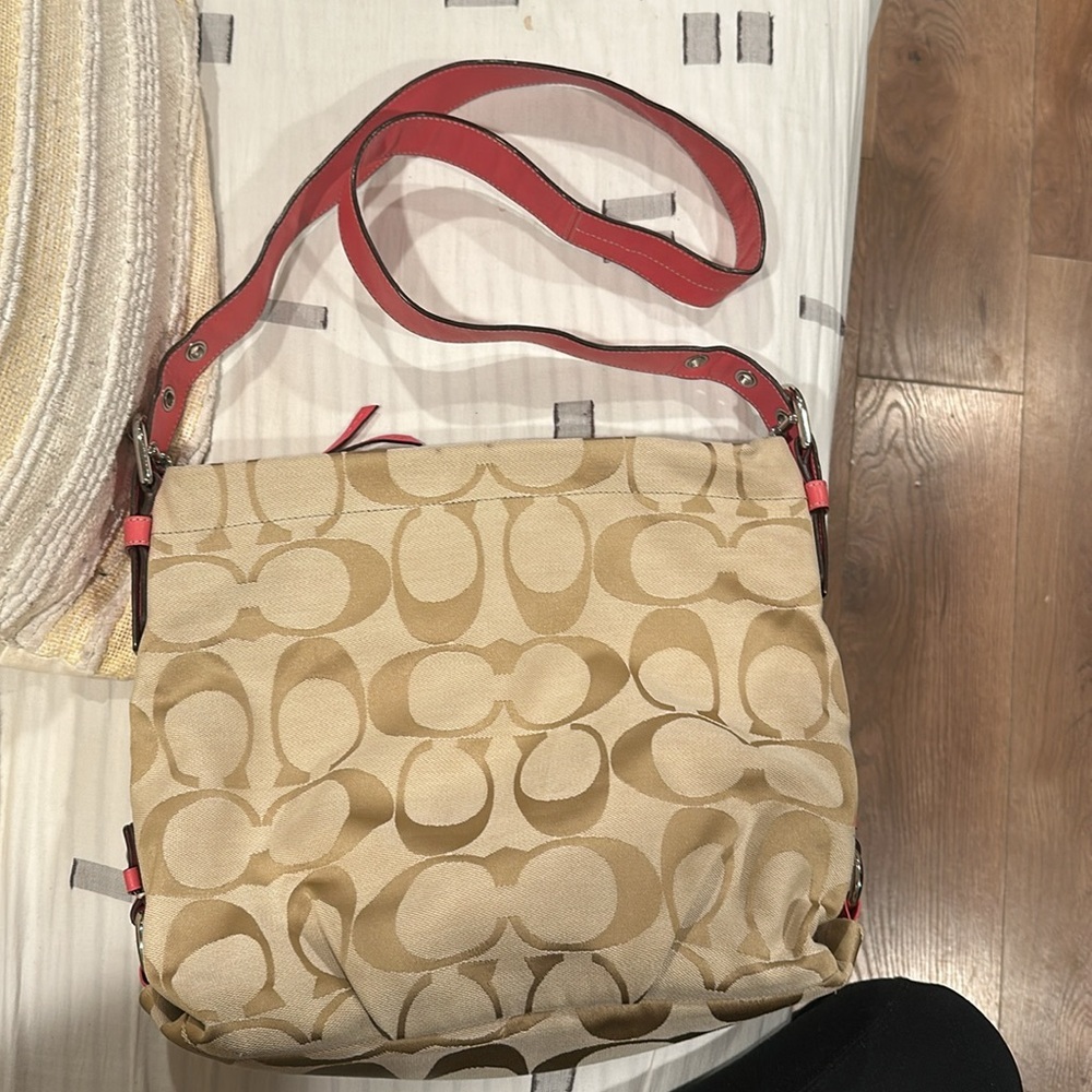 Coach One Shoulder Bag
Signature Leather Pink - Picture 10 of 16